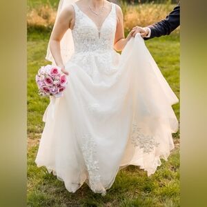 Wedding Dress & Veil